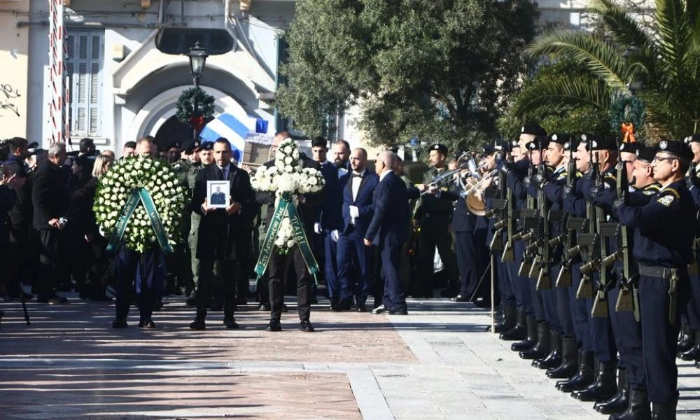 Γιώργος Λυγγερίδης: Ανατριχίλα προκαλεί η μητέρα του 31χρονου αστυνομικού - «Βαστάω, είμαι η μάνα του "Λύγγε"»